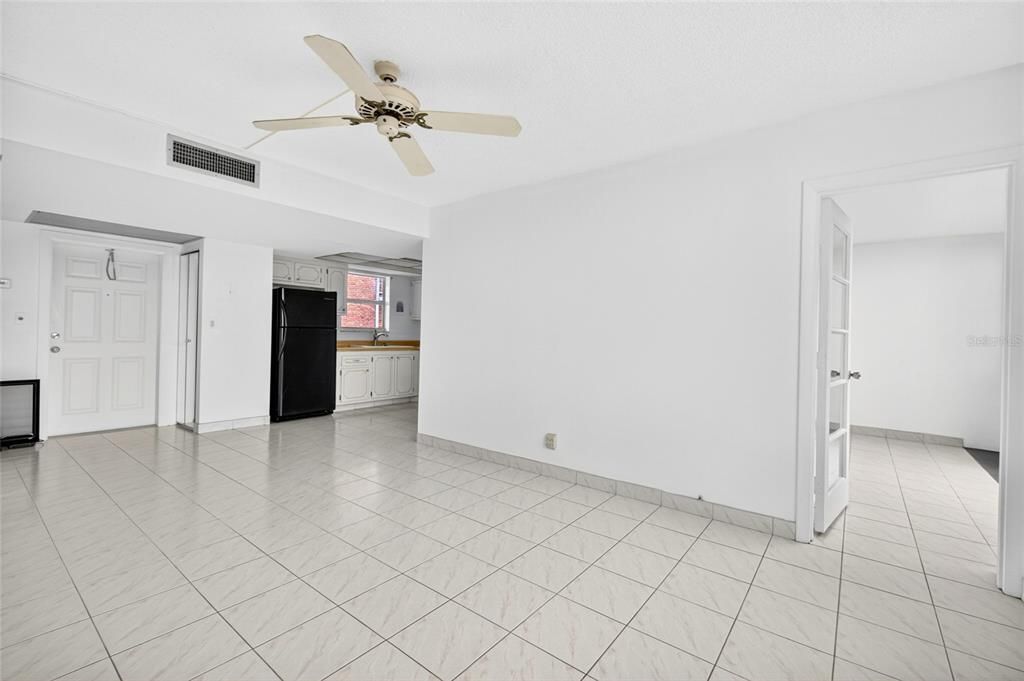 На продажу: $175,000 (2 спален, 2 ванн, 803 Квадратных фут)