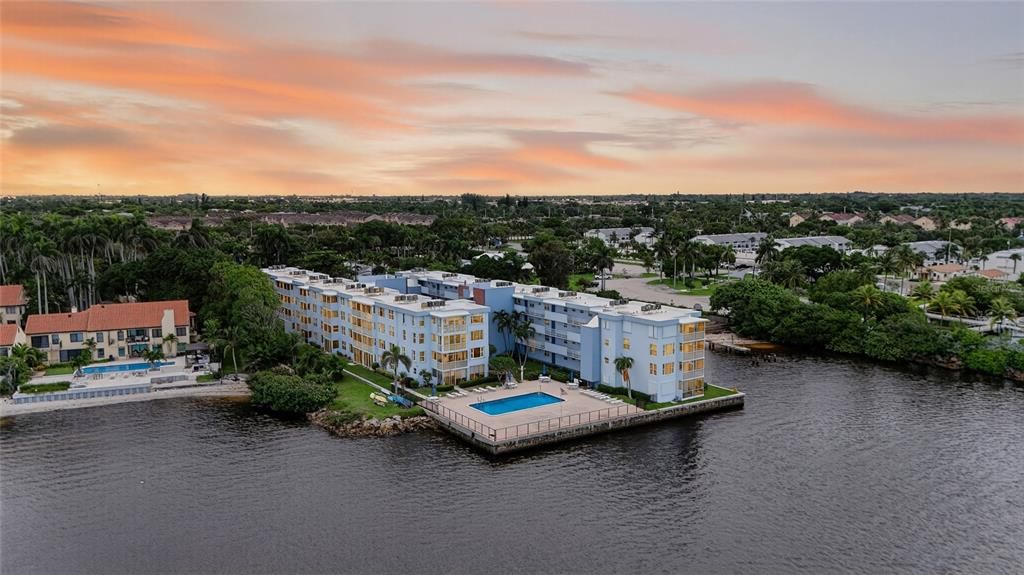 На продажу: $175,000 (2 спален, 2 ванн, 803 Квадратных фут)
