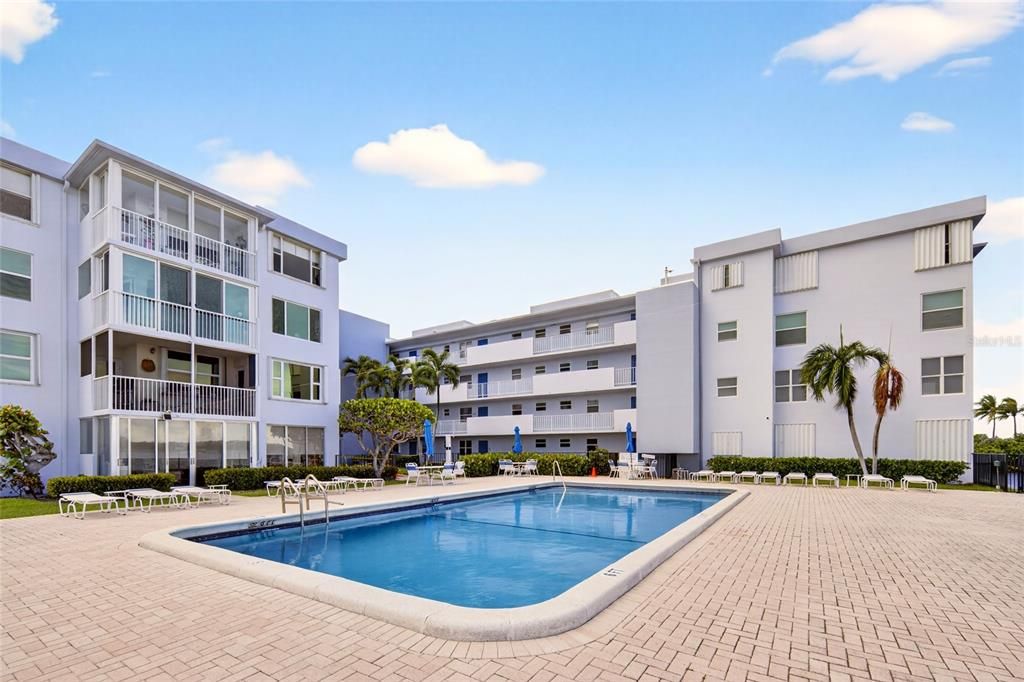 На продажу: $175,000 (2 спален, 2 ванн, 803 Квадратных фут)