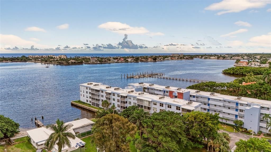На продажу: $175,000 (2 спален, 2 ванн, 803 Квадратных фут)