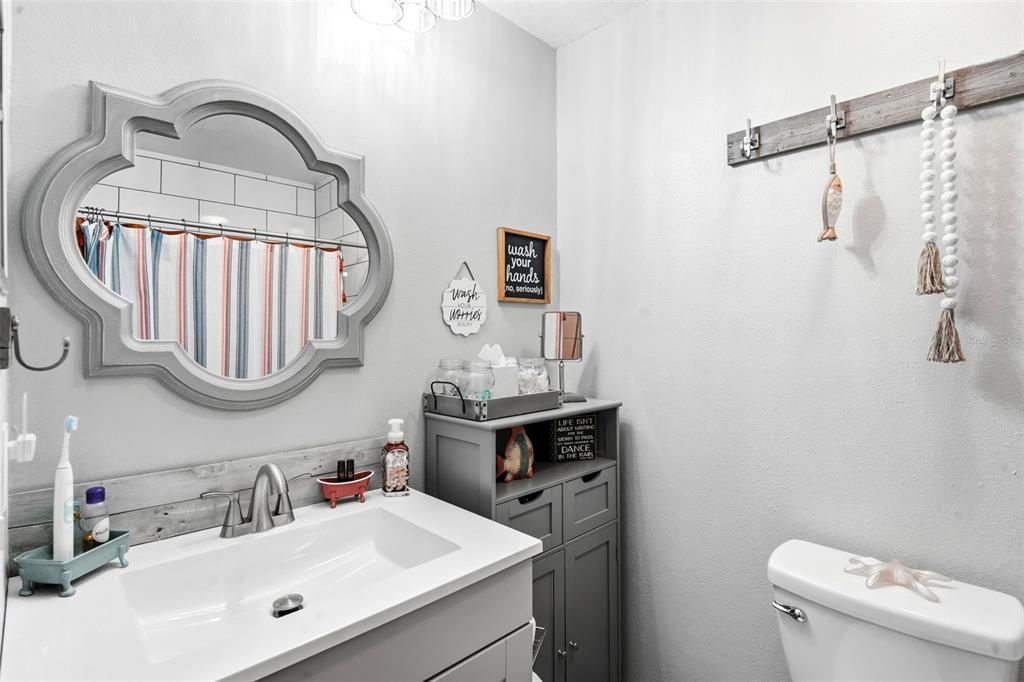For Sale: $210,000 (2 beds, 2 baths, 1049 Square Feet)