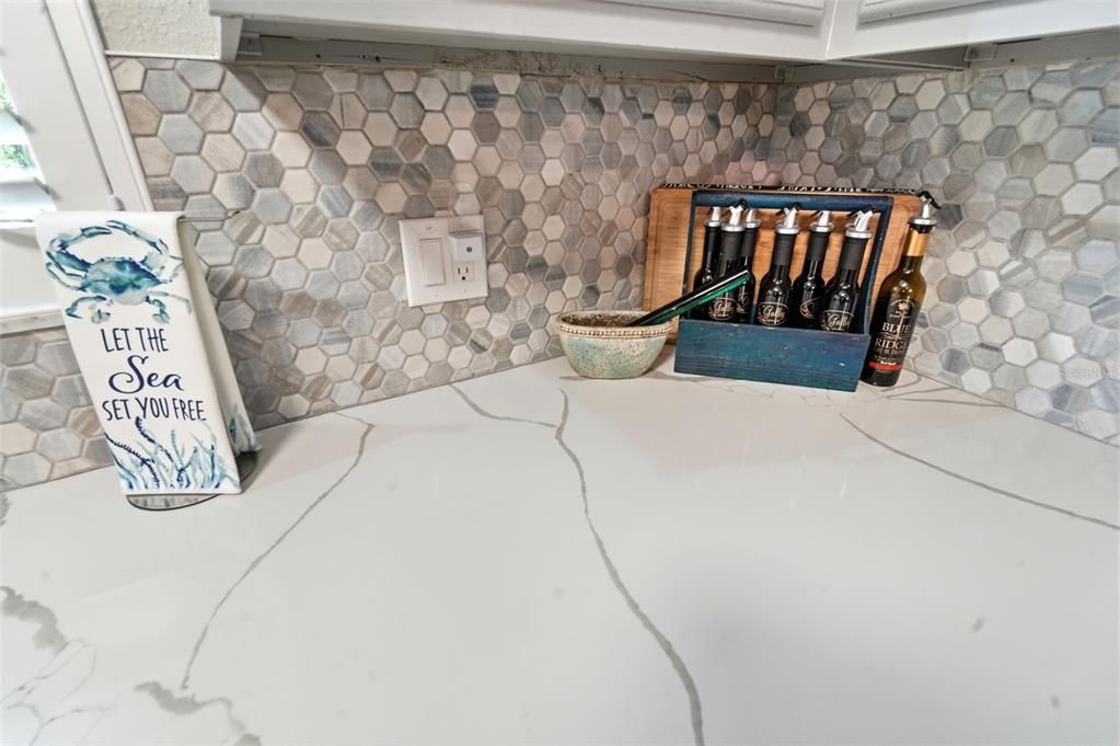 For Sale: $210,000 (2 beds, 2 baths, 1049 Square Feet)