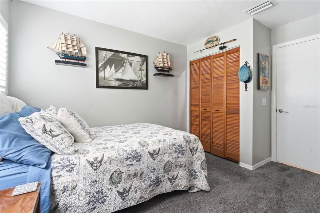 For Sale: $210,000 (2 beds, 2 baths, 1049 Square Feet)
