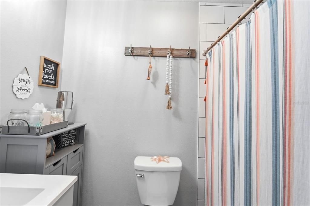 For Sale: $210,000 (2 beds, 2 baths, 1049 Square Feet)