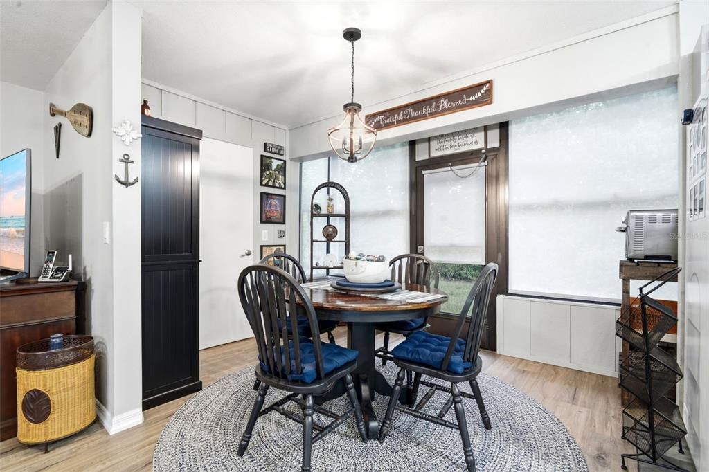 For Sale: $210,000 (2 beds, 2 baths, 1049 Square Feet)