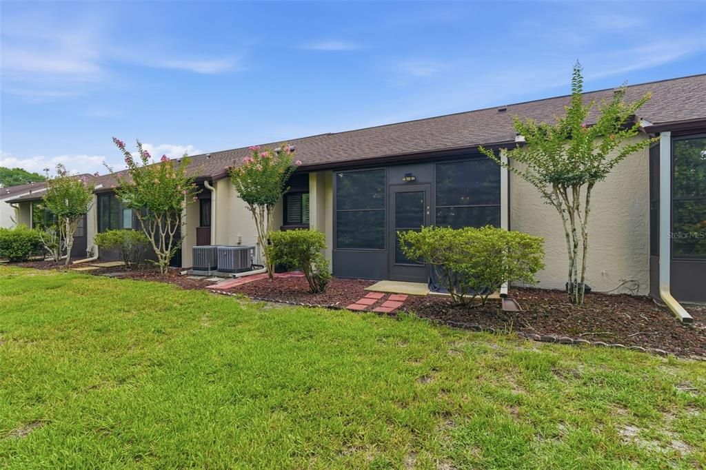 For Sale: $210,000 (2 beds, 2 baths, 1049 Square Feet)
