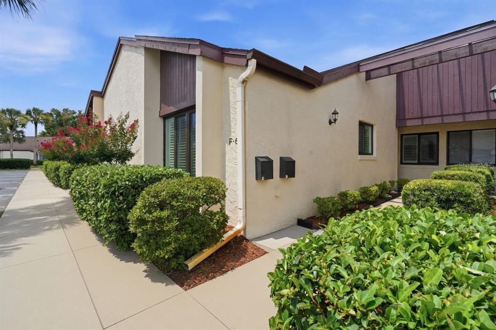 For Sale: $210,000 (2 beds, 2 baths, 1049 Square Feet)