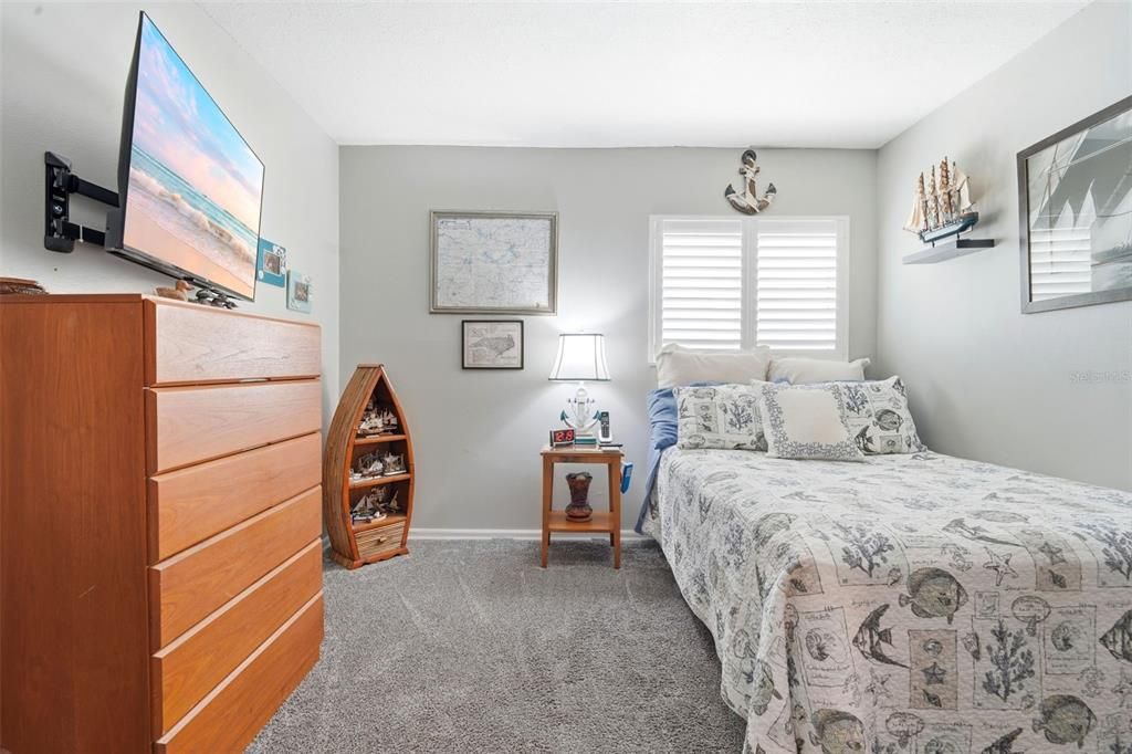 For Sale: $210,000 (2 beds, 2 baths, 1049 Square Feet)
