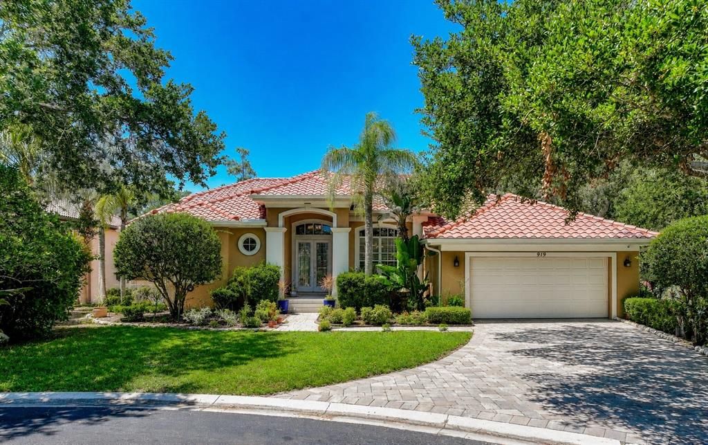 En Venta: $774,900 (4 camas, 3 baños, 2854 Pies cuadrados)