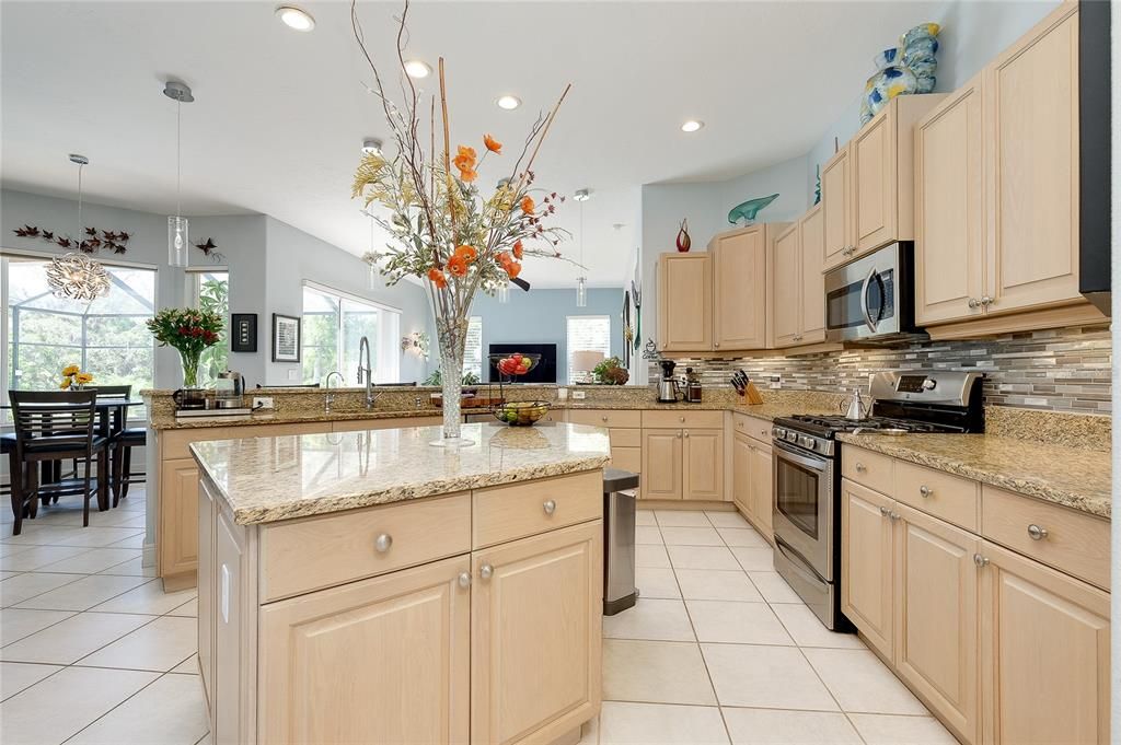En Venta: $774,900 (4 camas, 3 baños, 2854 Pies cuadrados)