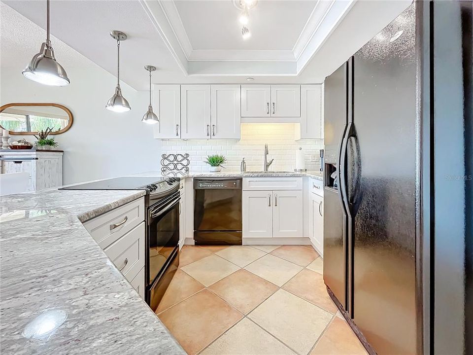 For Sale: $270,000 (1 beds, 1 baths, 920 Square Feet)