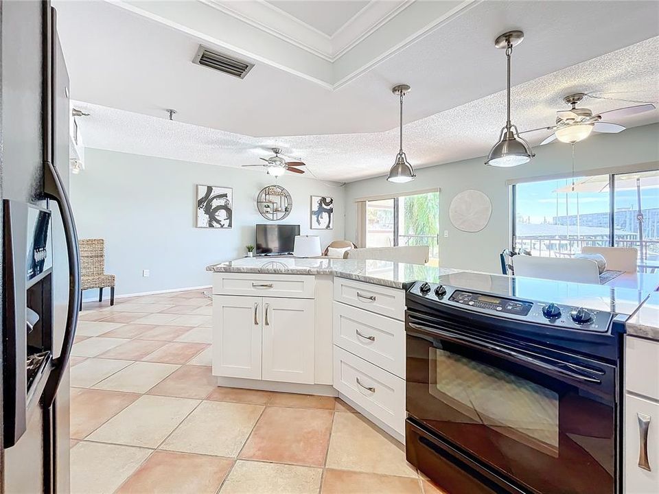 For Sale: $270,000 (1 beds, 1 baths, 920 Square Feet)