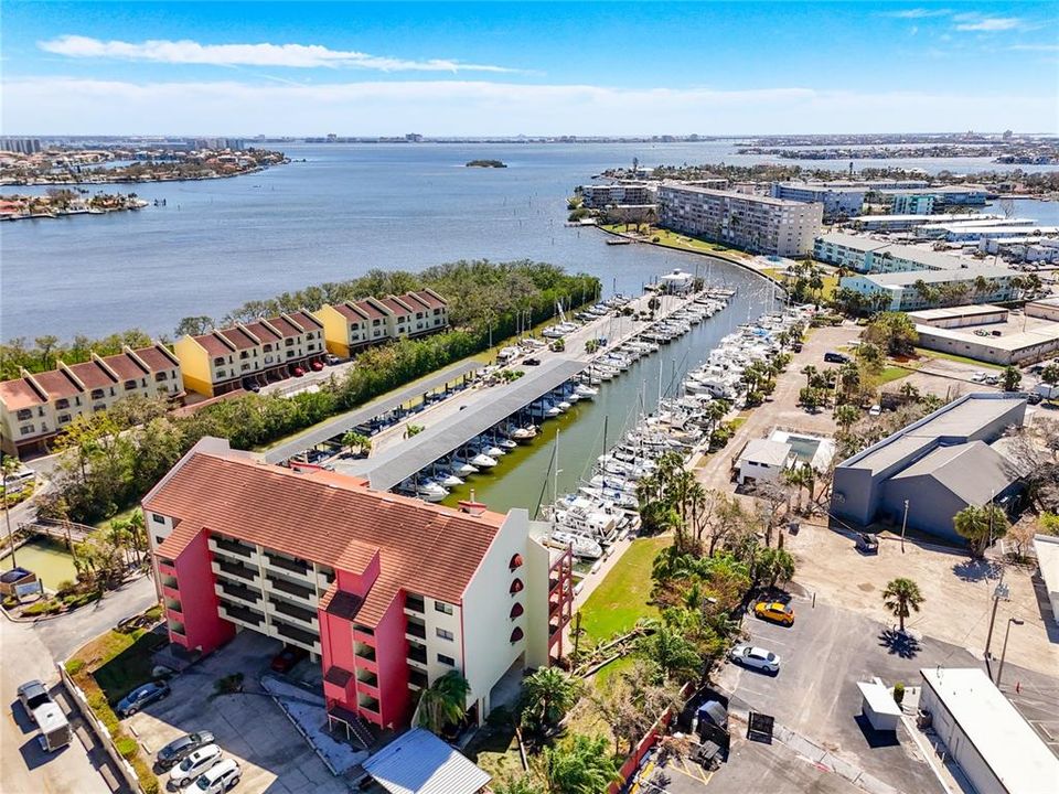 For Sale: $270,000 (1 beds, 1 baths, 920 Square Feet)