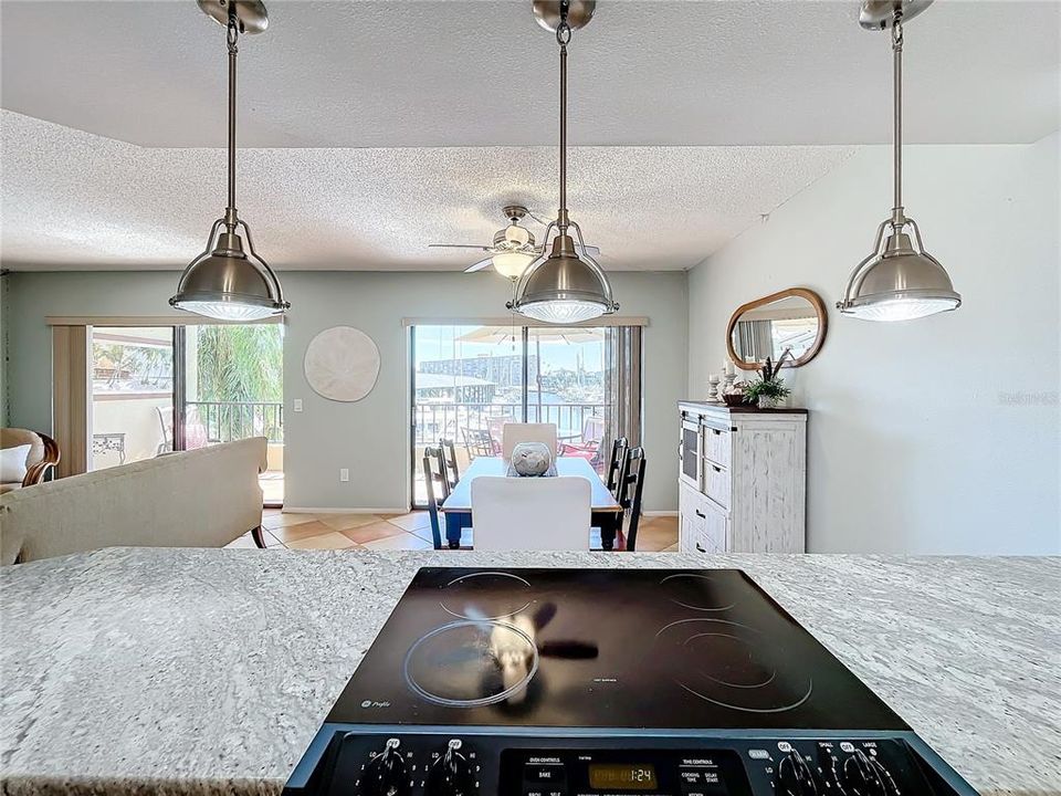 For Sale: $270,000 (1 beds, 1 baths, 920 Square Feet)