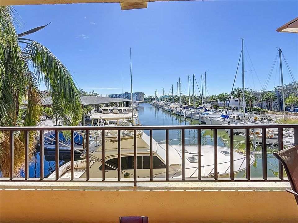 For Sale: $270,000 (1 beds, 1 baths, 920 Square Feet)