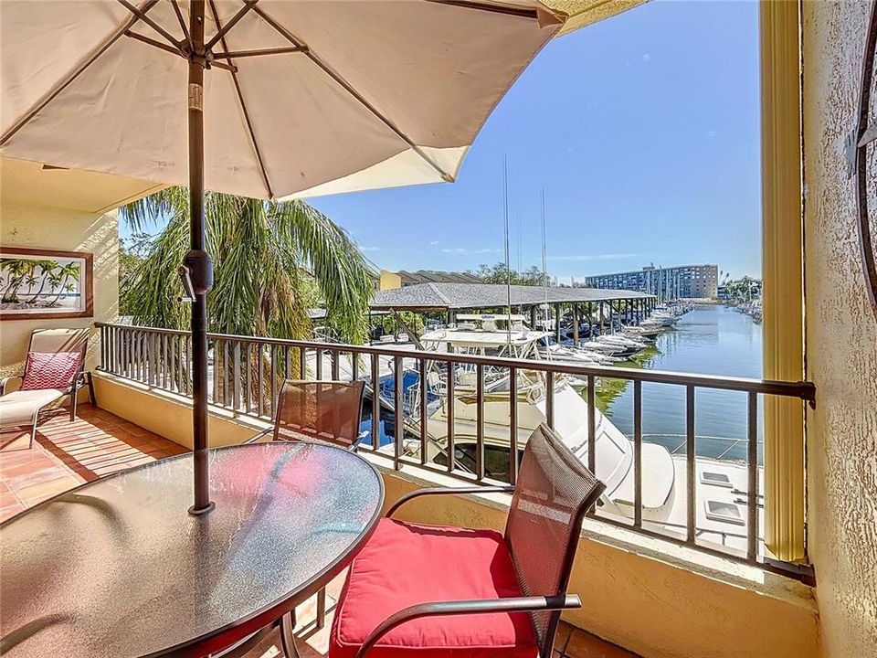 For Sale: $270,000 (1 beds, 1 baths, 920 Square Feet)