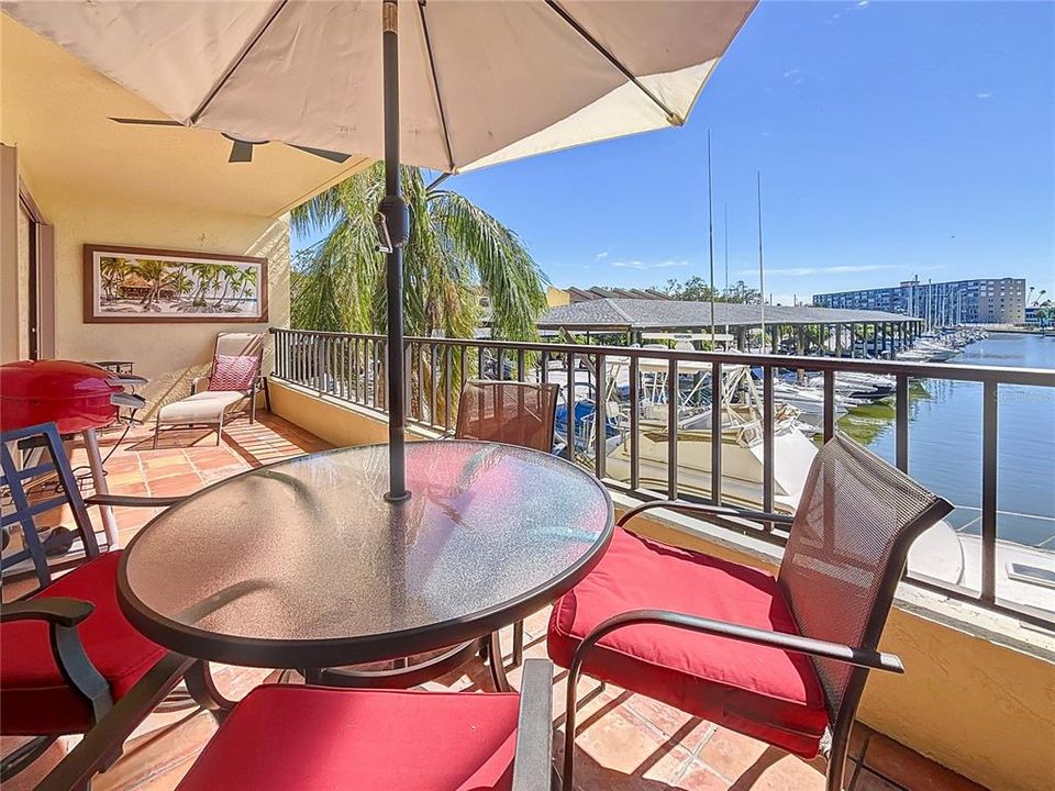 For Sale: $270,000 (1 beds, 1 baths, 920 Square Feet)