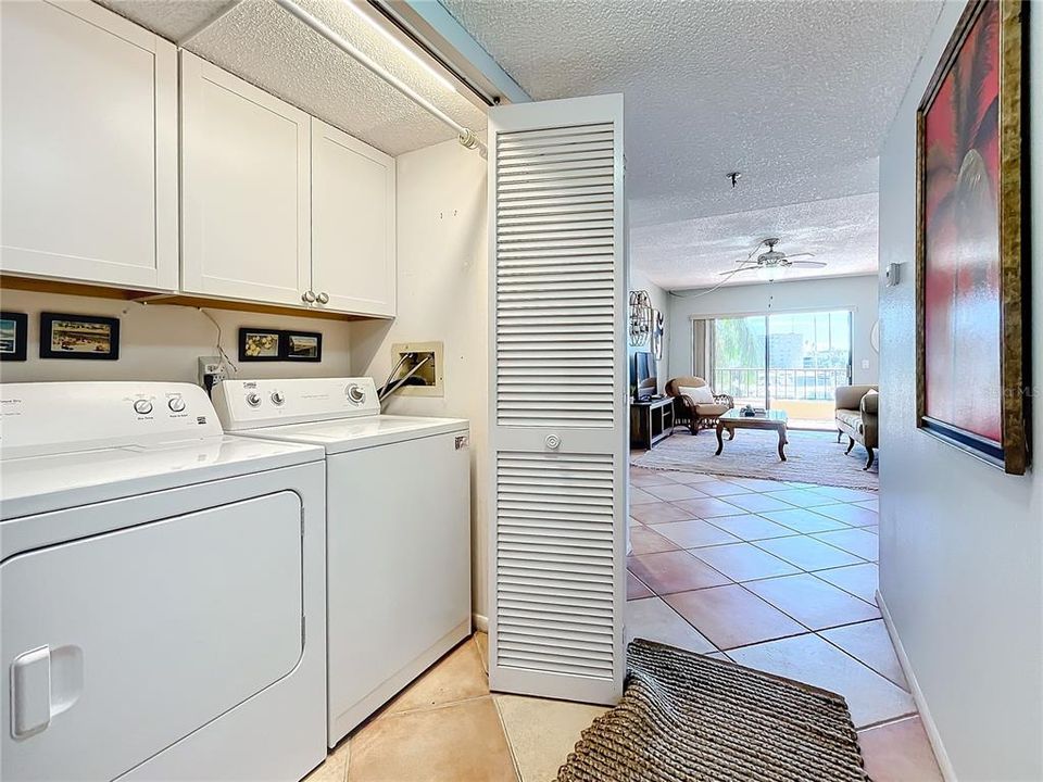 For Sale: $270,000 (1 beds, 1 baths, 920 Square Feet)