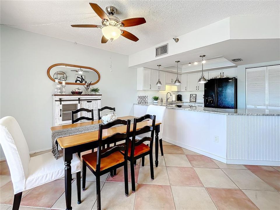 For Sale: $270,000 (1 beds, 1 baths, 920 Square Feet)