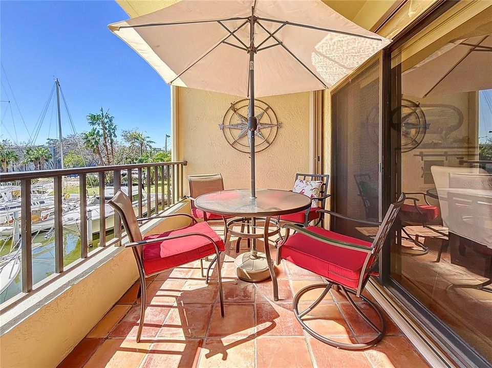 For Sale: $270,000 (1 beds, 1 baths, 920 Square Feet)