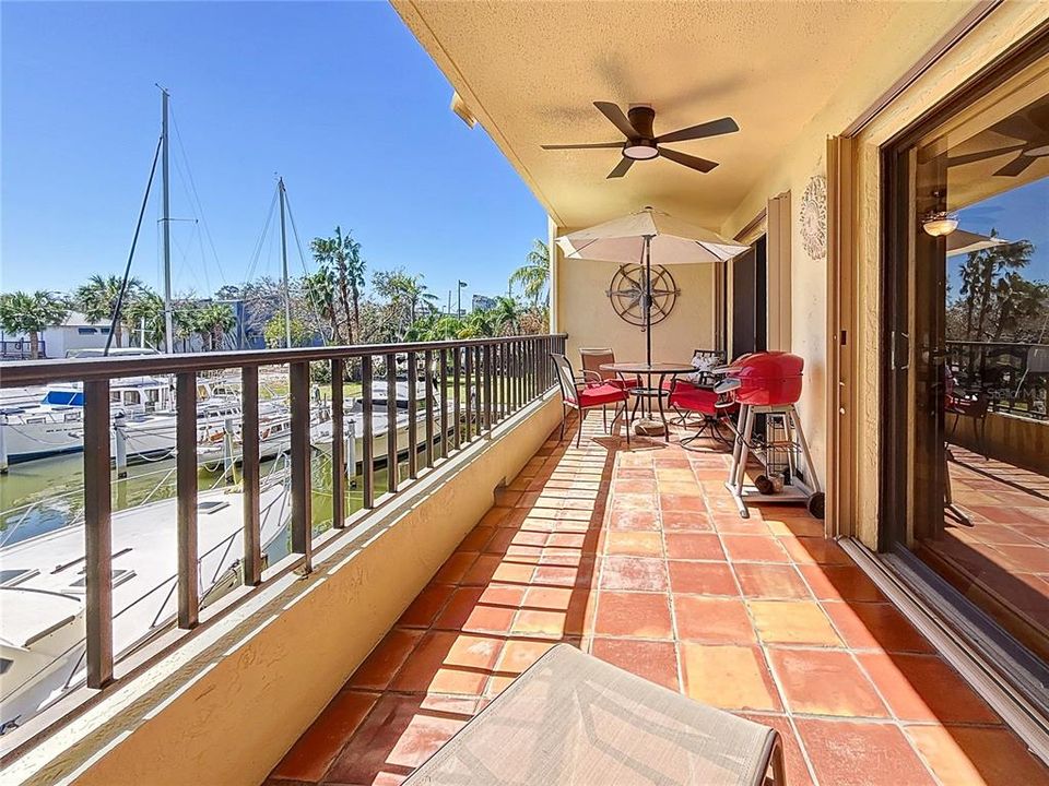 For Sale: $270,000 (1 beds, 1 baths, 920 Square Feet)