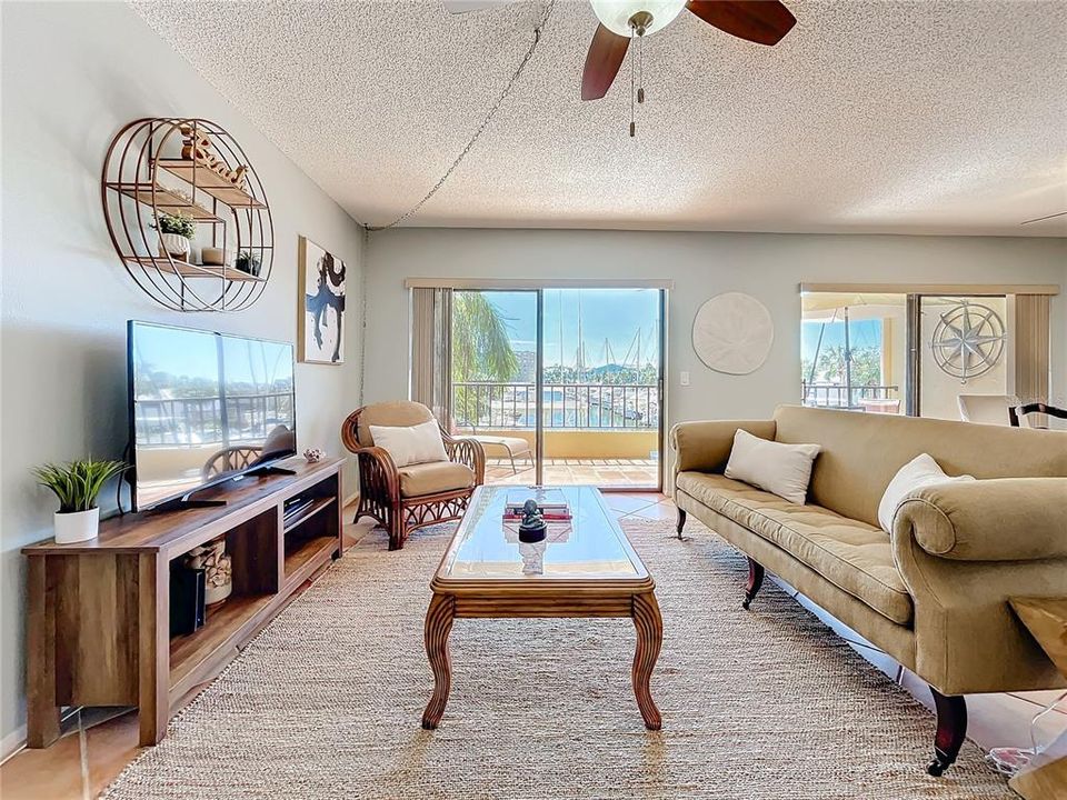 For Sale: $270,000 (1 beds, 1 baths, 920 Square Feet)