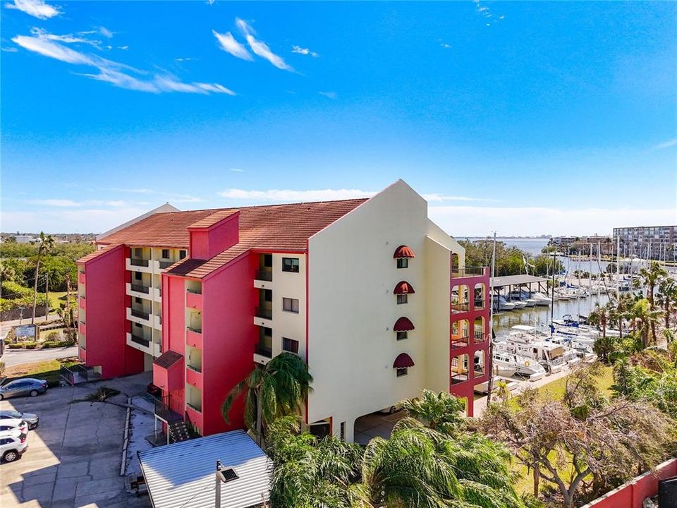 For Sale: $270,000 (1 beds, 1 baths, 920 Square Feet)