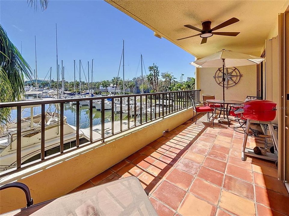 For Sale: $270,000 (1 beds, 1 baths, 920 Square Feet)