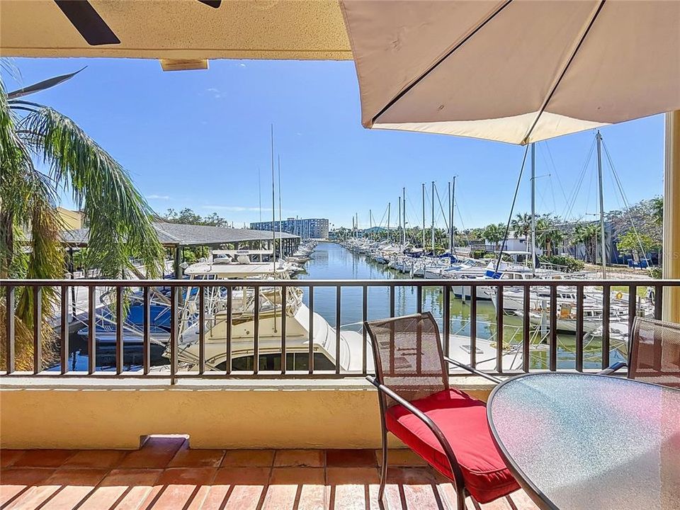 For Sale: $270,000 (1 beds, 1 baths, 920 Square Feet)