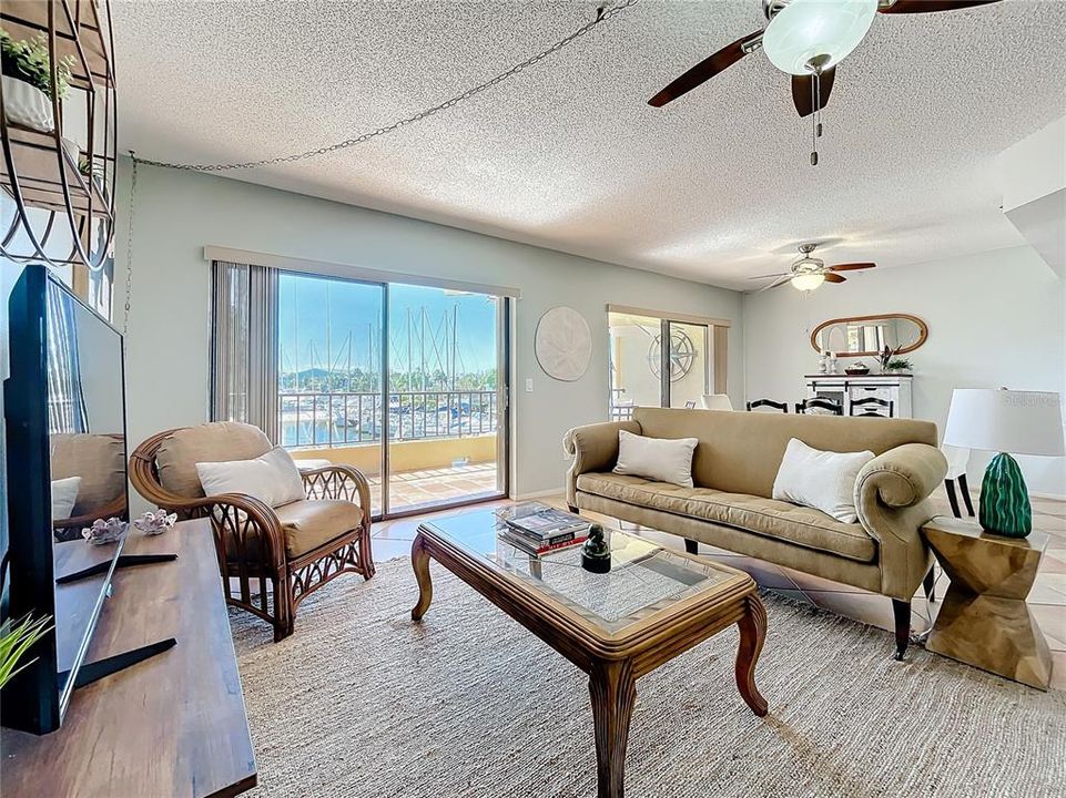 For Sale: $270,000 (1 beds, 1 baths, 920 Square Feet)