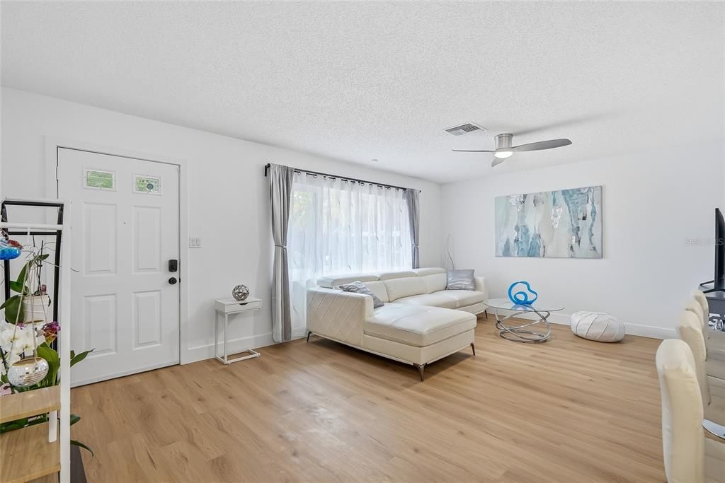 : $428,000 (3 спален, 2 ванн, 1674 Квадратных фут)