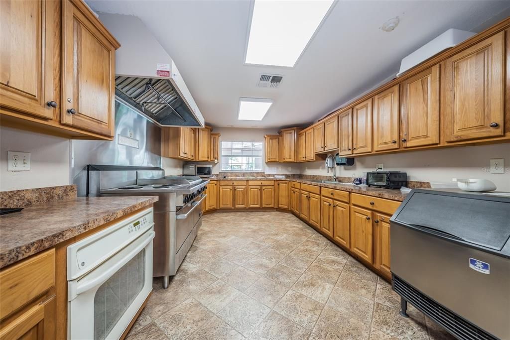 На продажу: $189,000 (2 спален, 2 ванн, 1135 Квадратных фут)