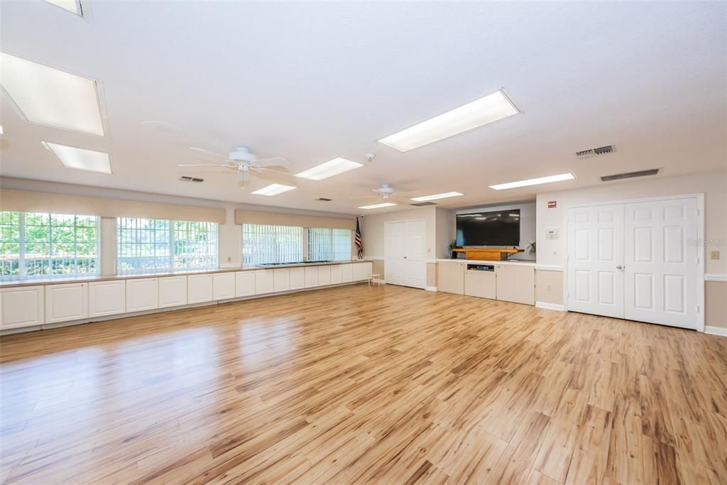 На продажу: $189,000 (2 спален, 2 ванн, 1135 Квадратных фут)