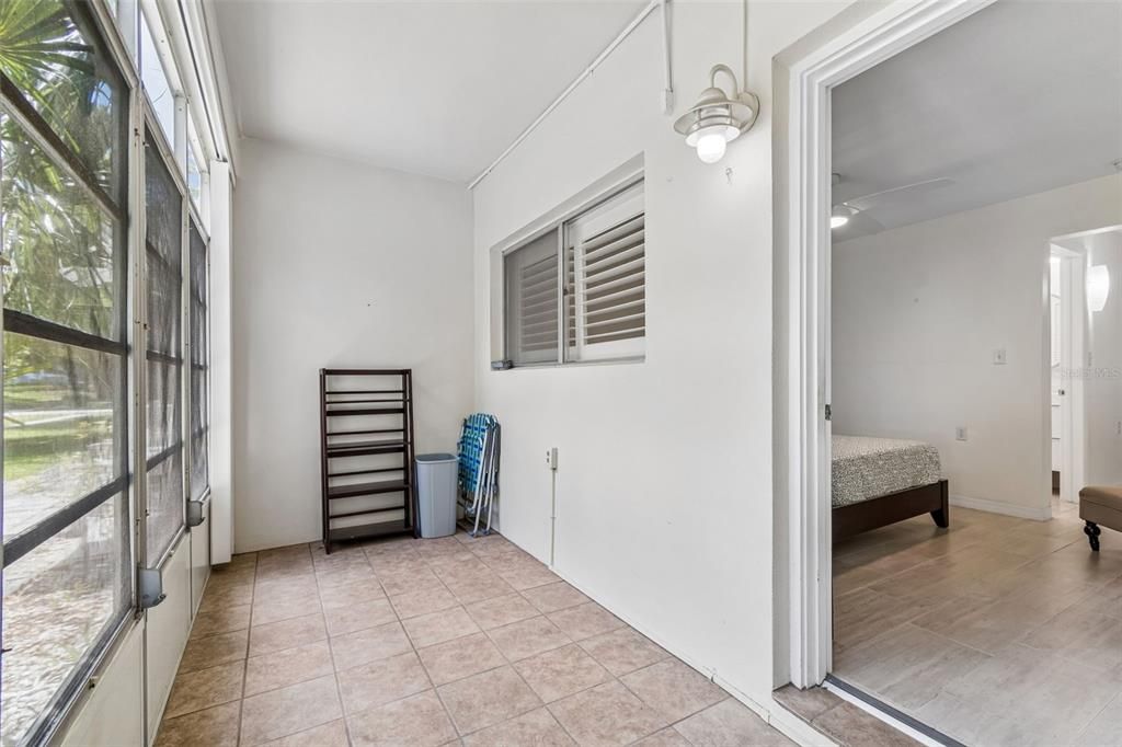 For Sale: $87,500 (1 beds, 1 baths, 608 Square Feet)