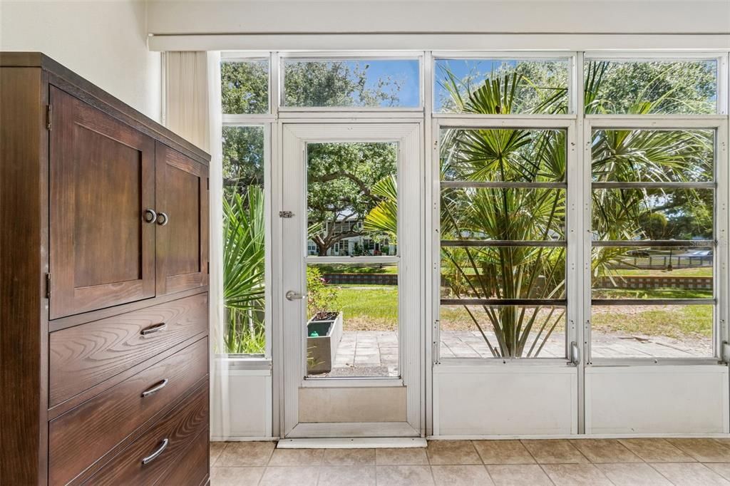 For Sale: $87,500 (1 beds, 1 baths, 608 Square Feet)