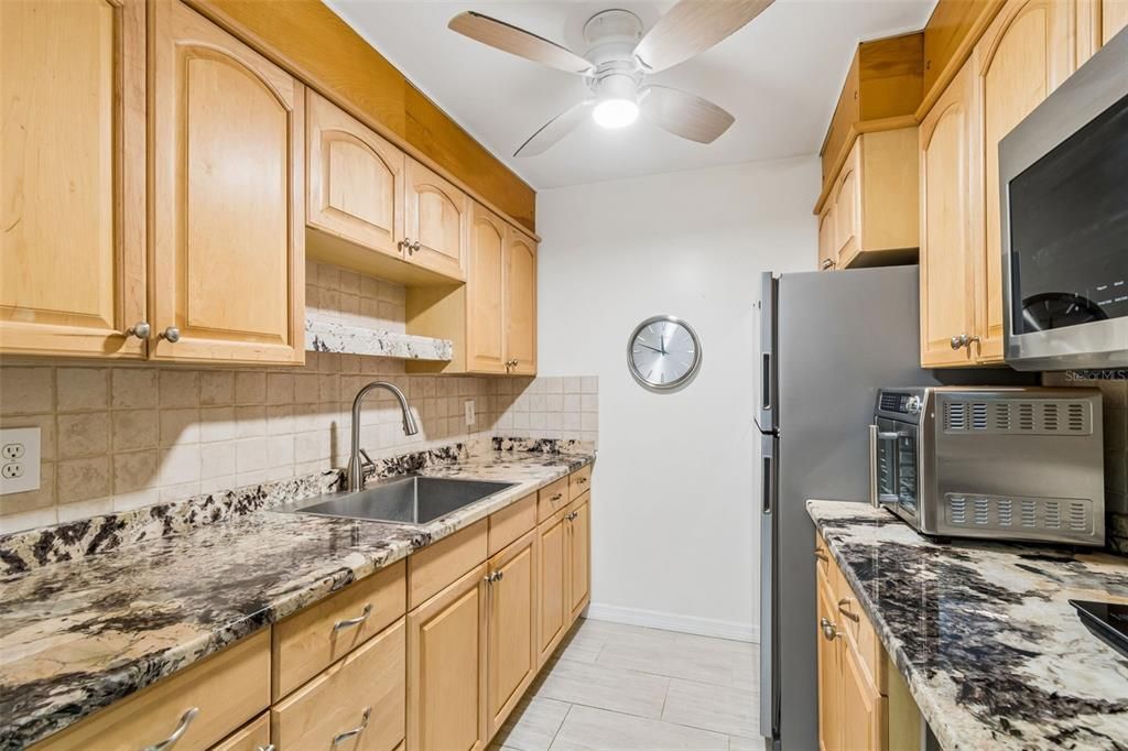 For Sale: $87,500 (1 beds, 1 baths, 608 Square Feet)