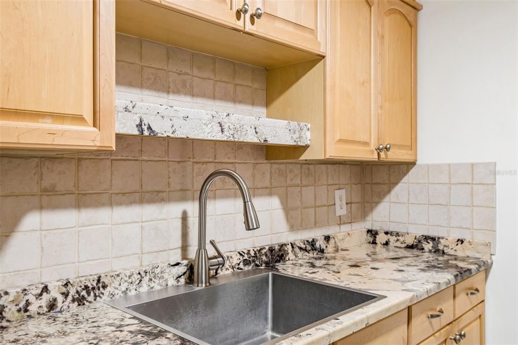 For Sale: $87,500 (1 beds, 1 baths, 608 Square Feet)