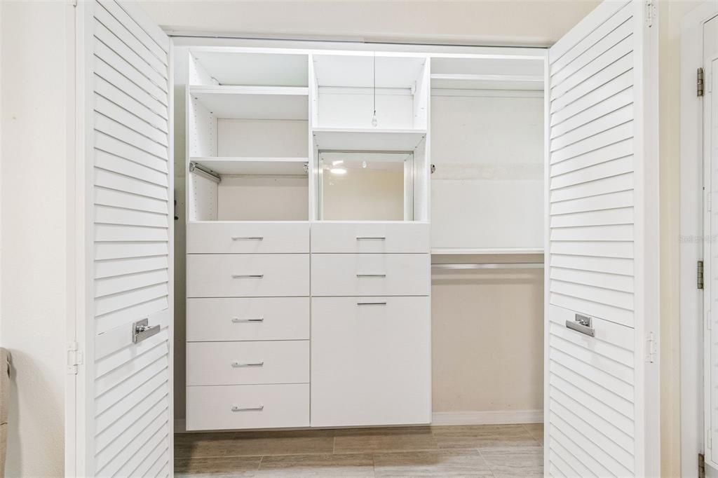 For Sale: $87,500 (1 beds, 1 baths, 608 Square Feet)