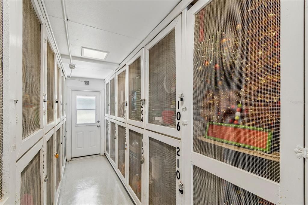 For Sale: $87,500 (1 beds, 1 baths, 608 Square Feet)