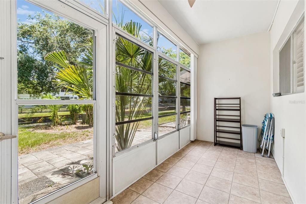 For Sale: $87,500 (1 beds, 1 baths, 608 Square Feet)