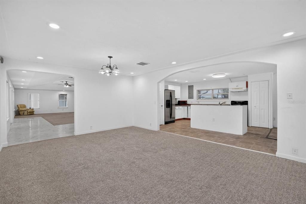 En Venta: $898,000 (4 camas, 3 baños, 2708 Pies cuadrados)