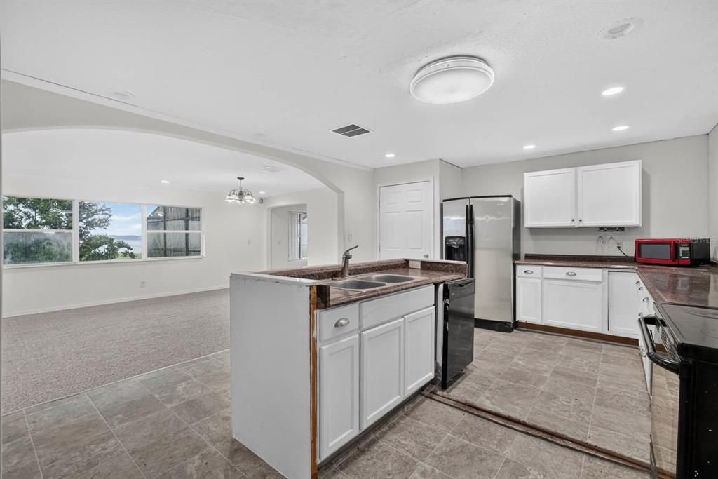 En Venta: $898,000 (4 camas, 3 baños, 2708 Pies cuadrados)
