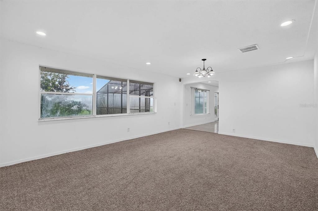 En Venta: $898,000 (4 camas, 3 baños, 2708 Pies cuadrados)
