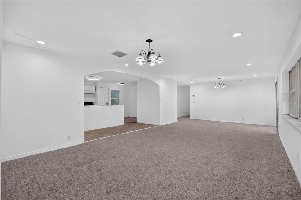 En Venta: $898,000 (4 camas, 3 baños, 2708 Pies cuadrados)