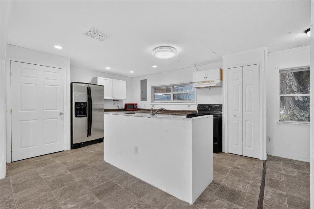 En Venta: $898,000 (4 camas, 3 baños, 2708 Pies cuadrados)