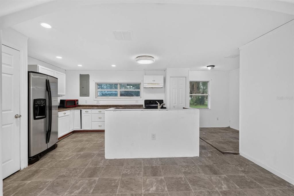 En Venta: $898,000 (4 camas, 3 baños, 2708 Pies cuadrados)