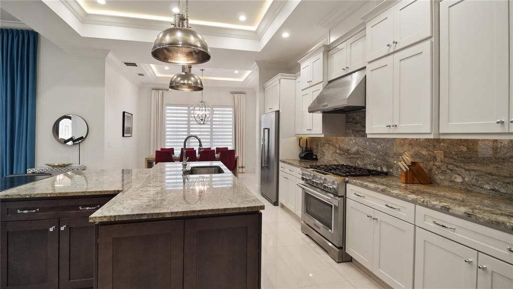 На продажу: $1,975,000 (5 спален, 4 ванн, 3914 Квадратных фут)