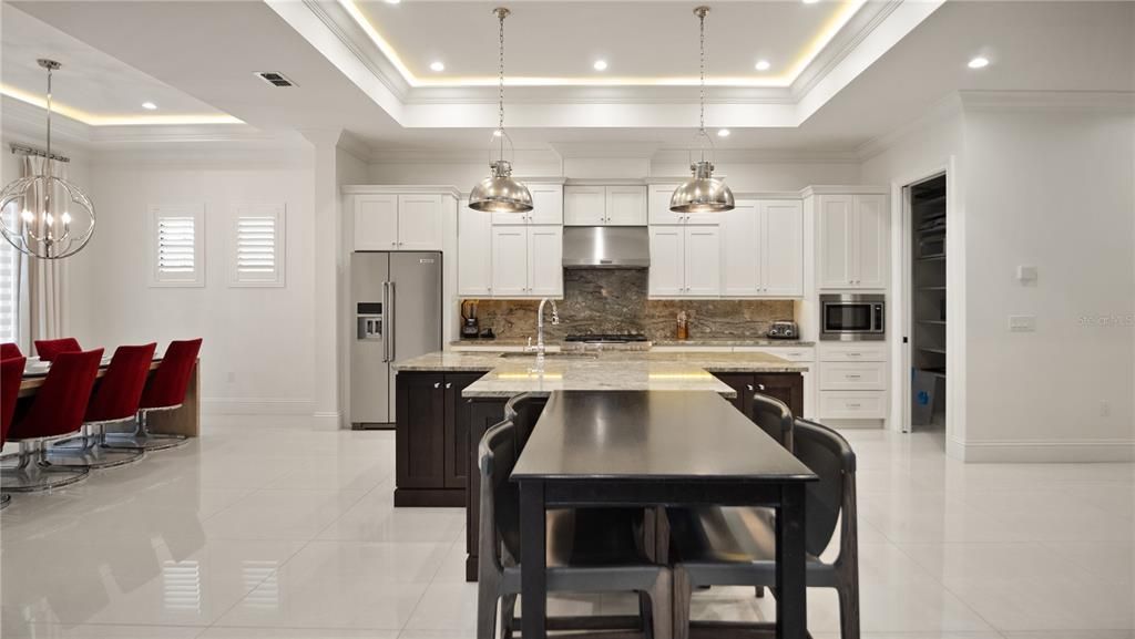 На продажу: $1,975,000 (5 спален, 4 ванн, 3914 Квадратных фут)