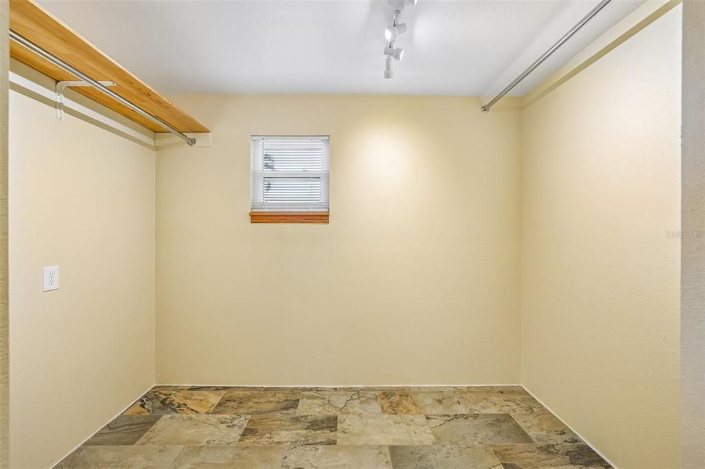 На продажу: $895,000 (3 спален, 2 ванн, 1692 Квадратных фут)
