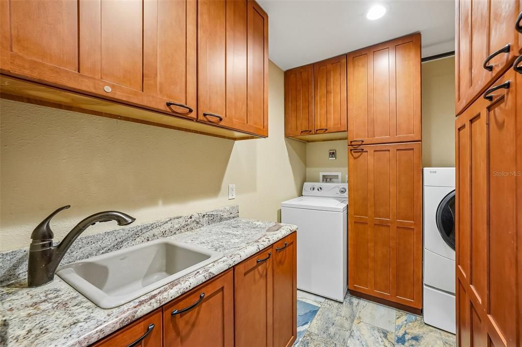На продажу: $895,000 (3 спален, 2 ванн, 1692 Квадратных фут)